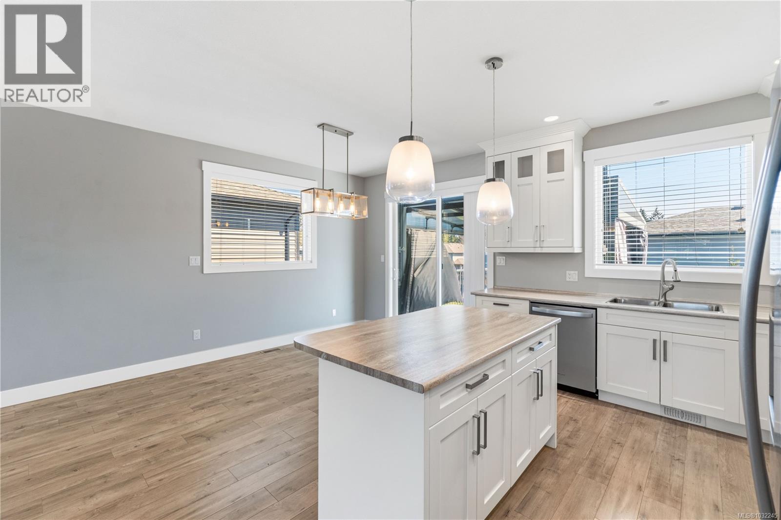 994 DOUGLAS AVE - 16