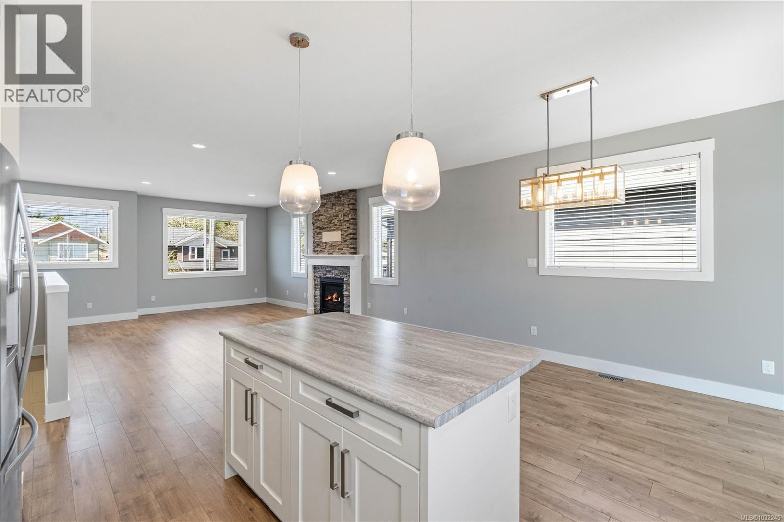 994 DOUGLAS AVE - 17