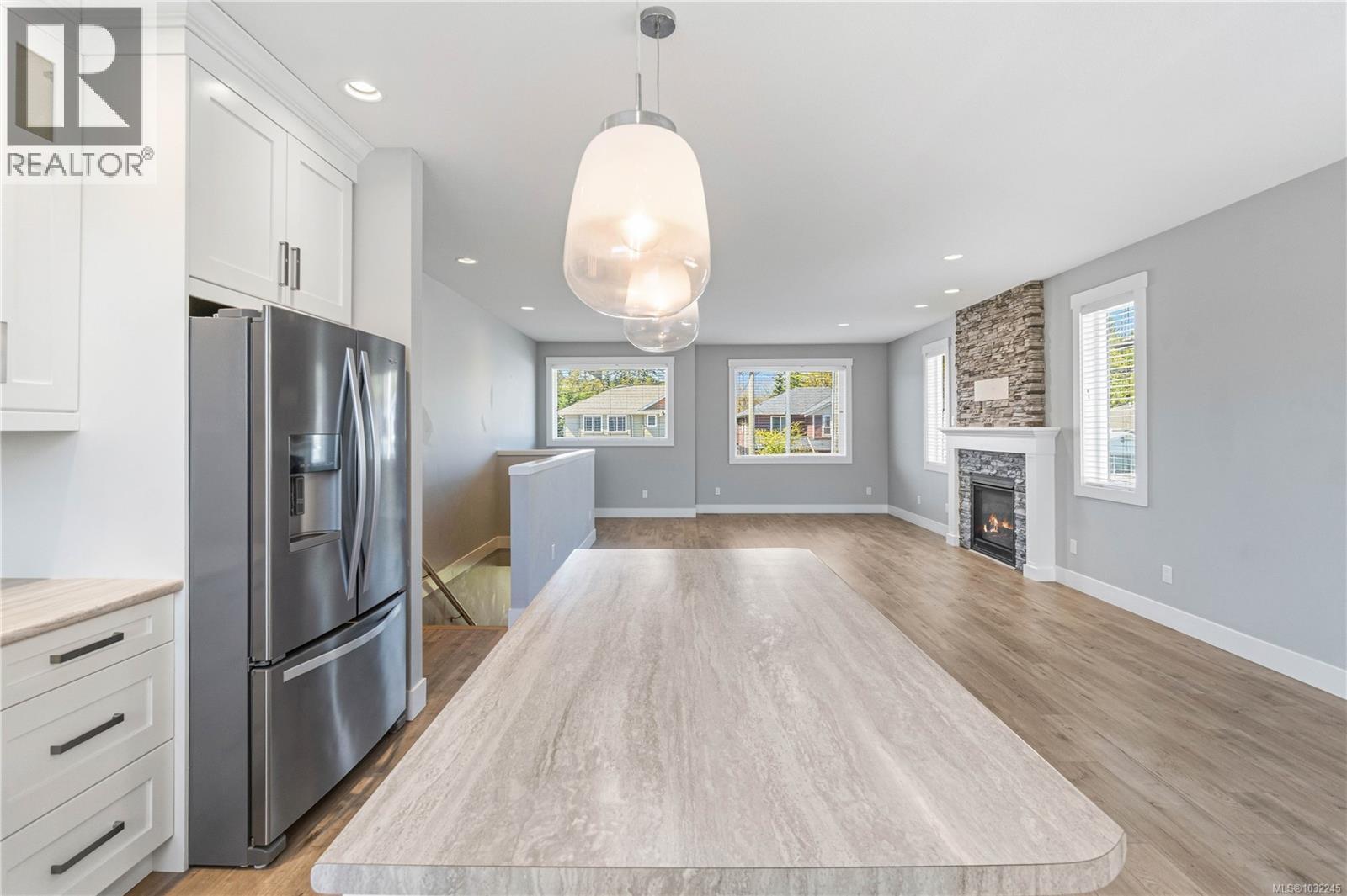 994 DOUGLAS AVE - 18