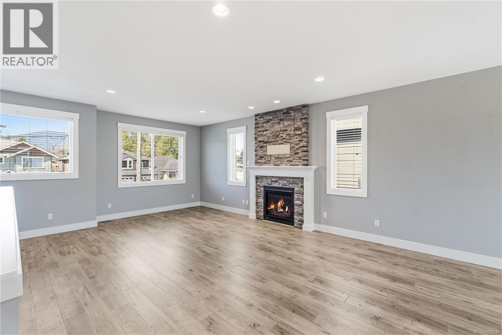 994 DOUGLAS AVE - 20