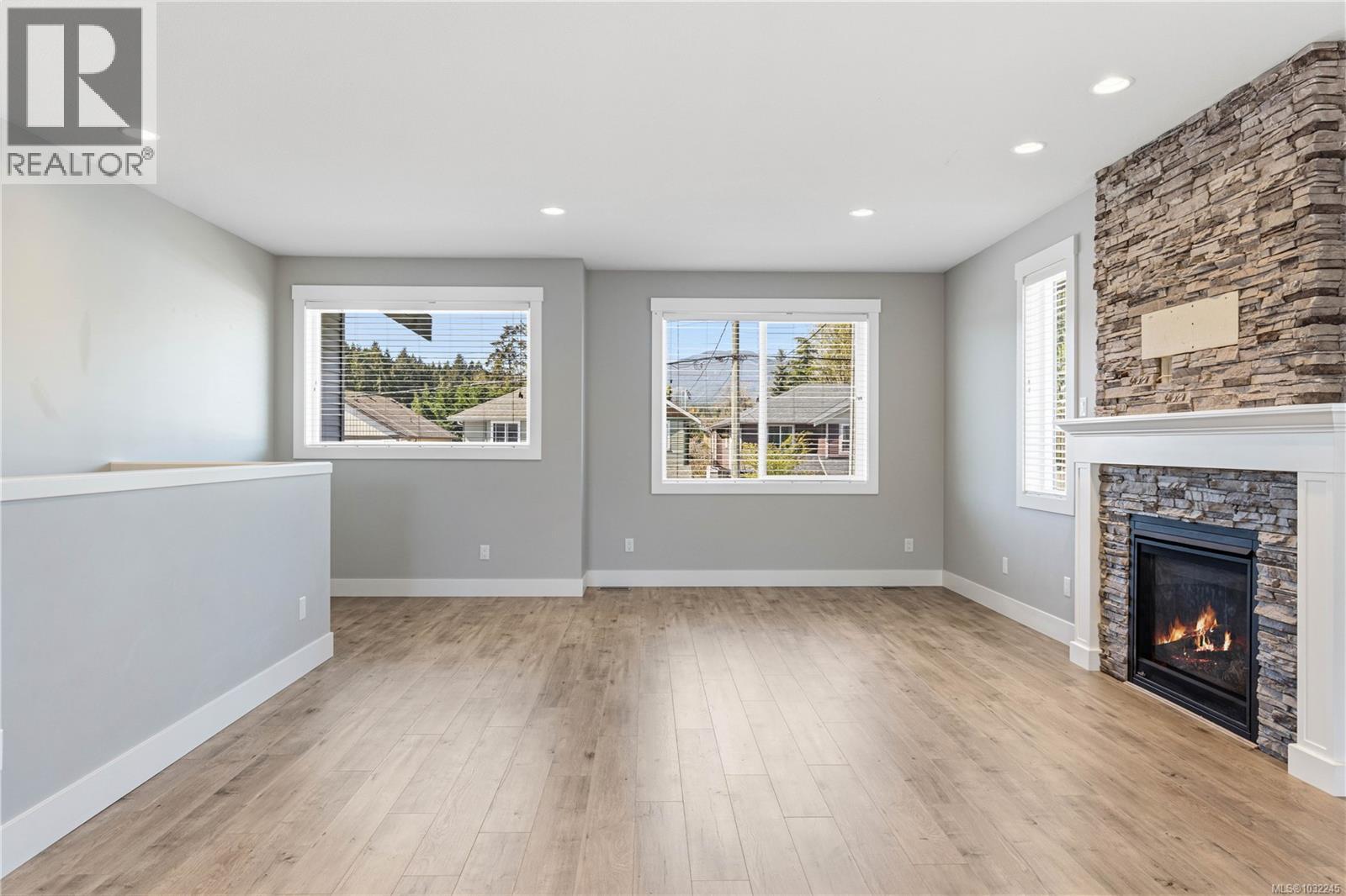 994 DOUGLAS AVE - 23