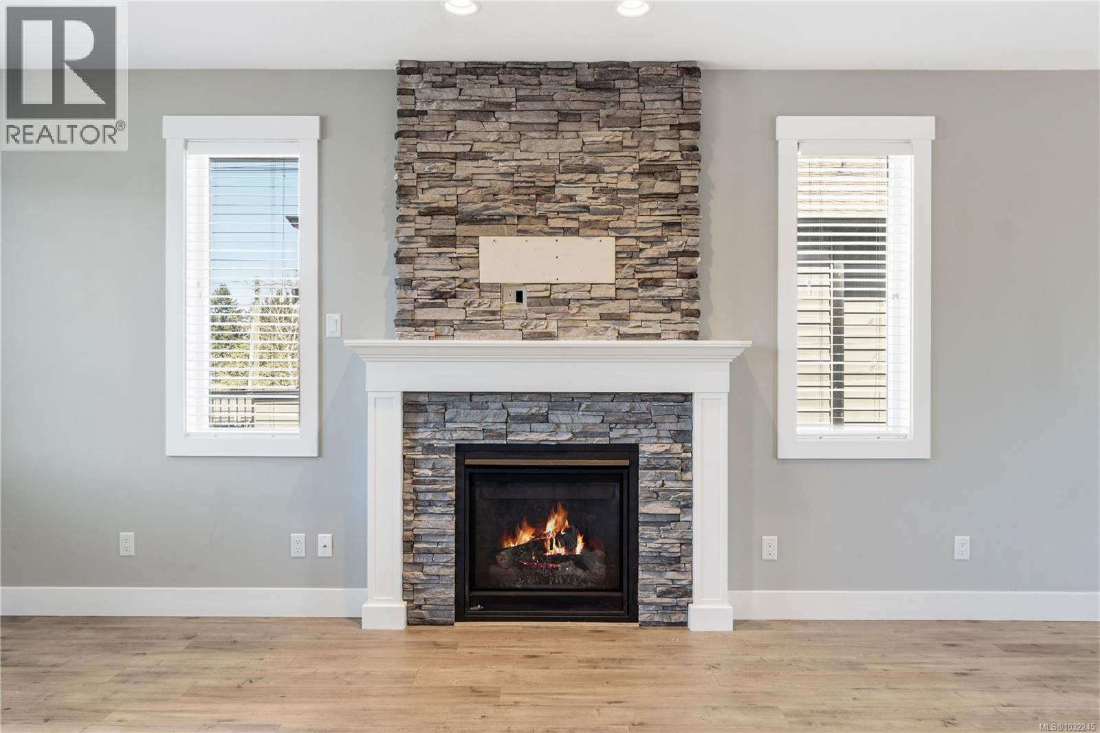 994 DOUGLAS AVE - 25