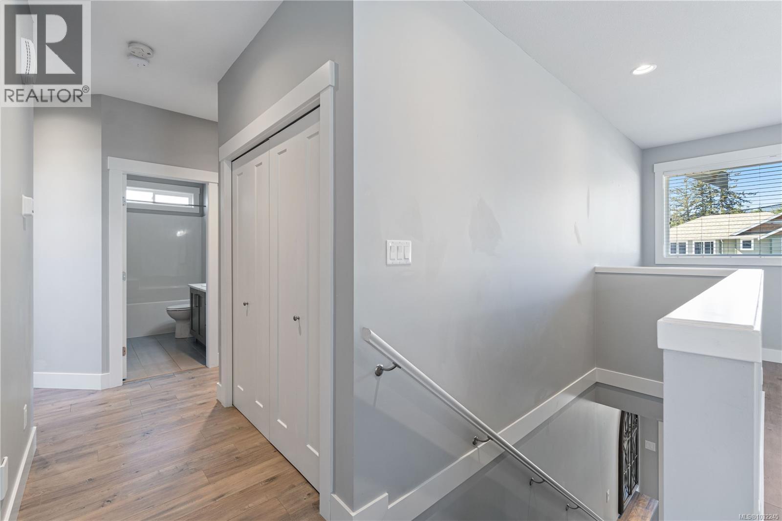 994 DOUGLAS AVE - 29