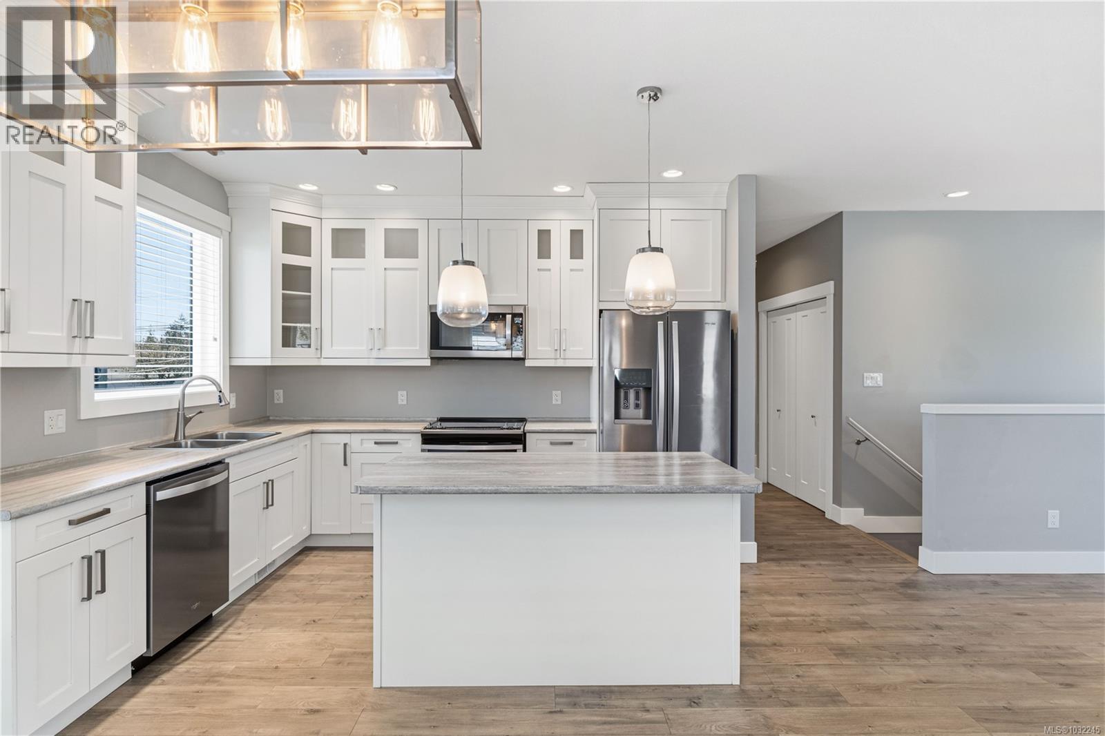 994 DOUGLAS AVE - Image 3