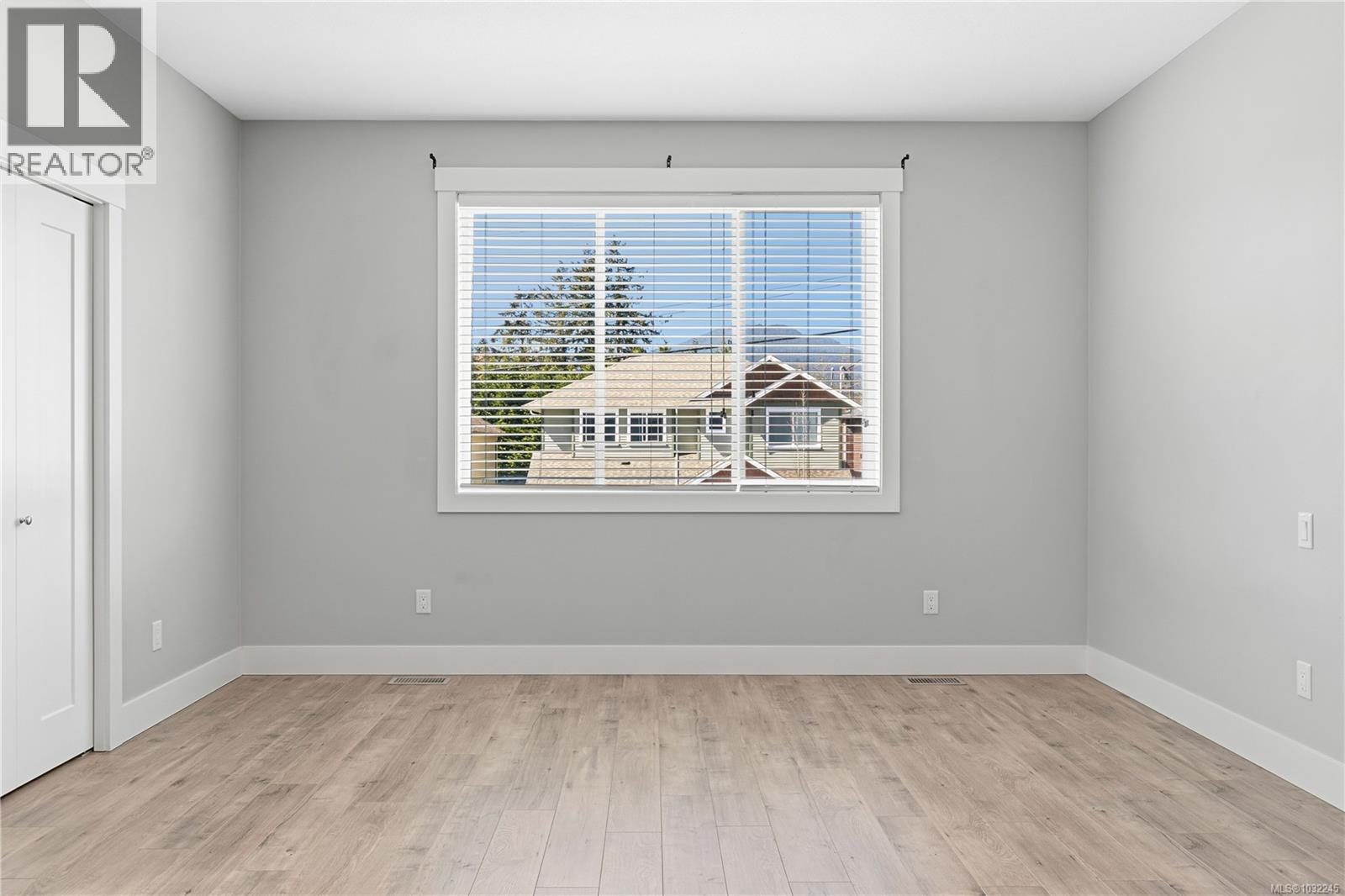 994 DOUGLAS AVE - 30