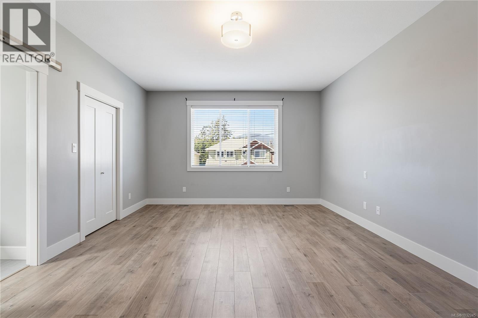 994 DOUGLAS AVE - 32