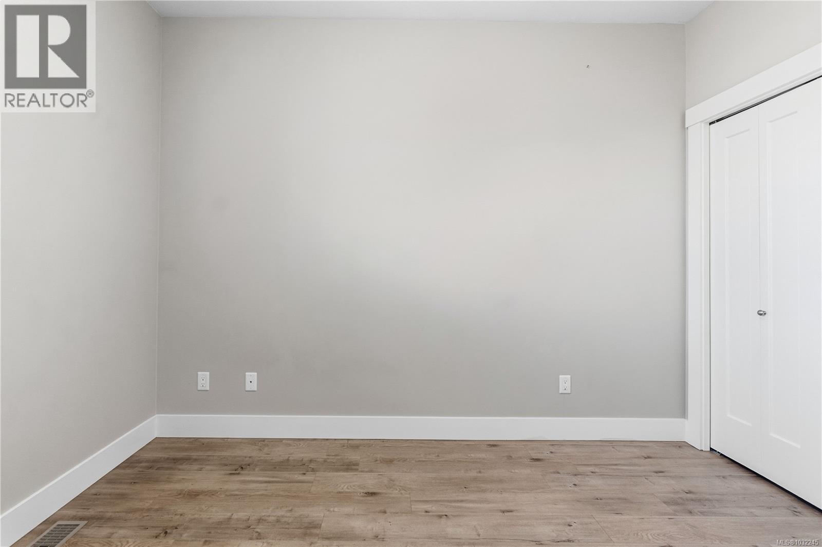 994 DOUGLAS AVE - 40