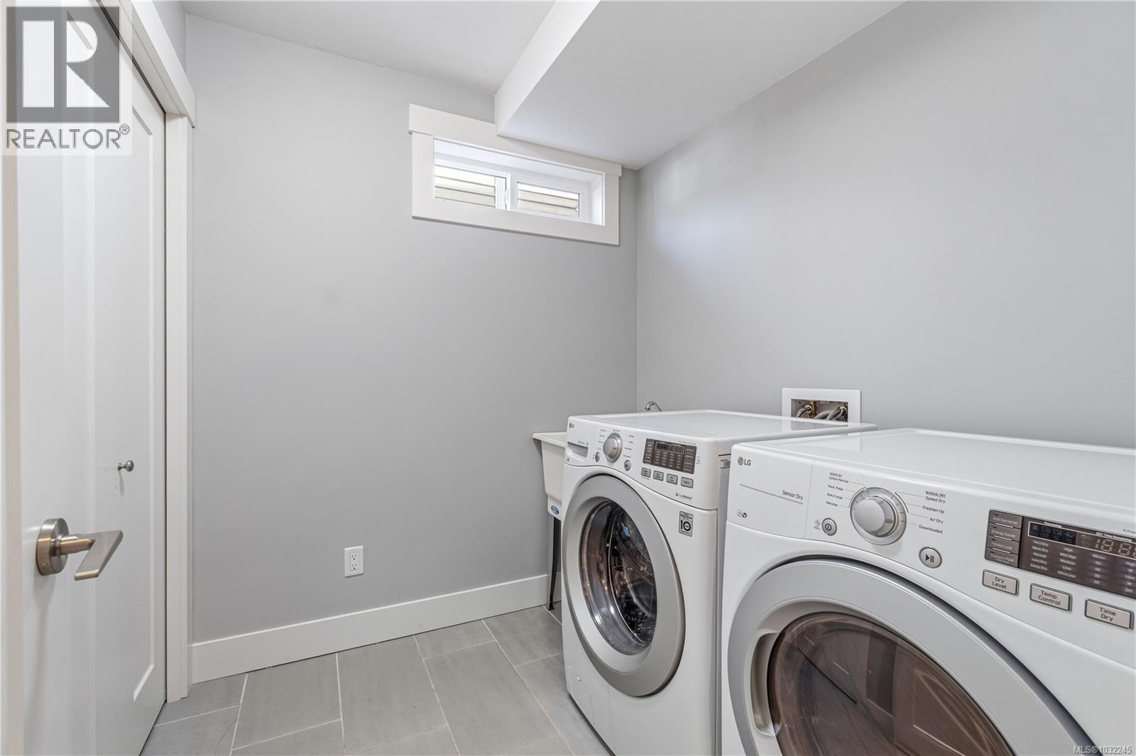 994 DOUGLAS AVE - 45