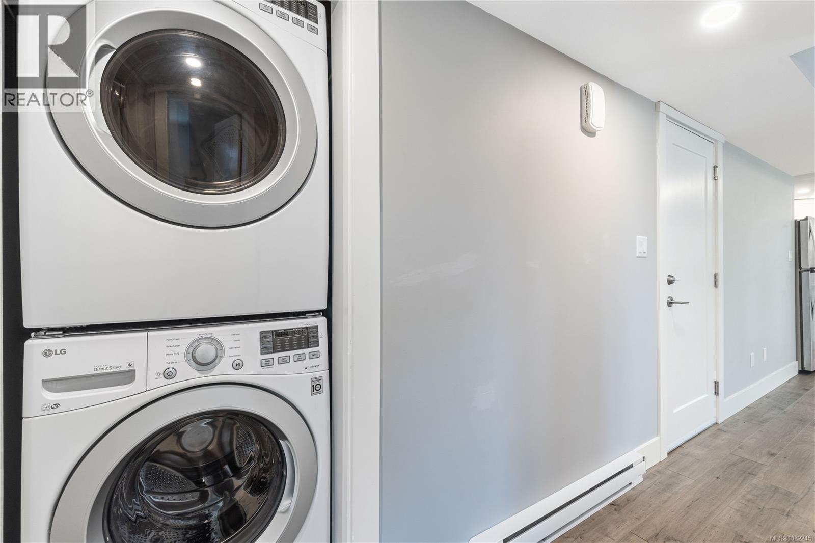 994 DOUGLAS AVE - 51