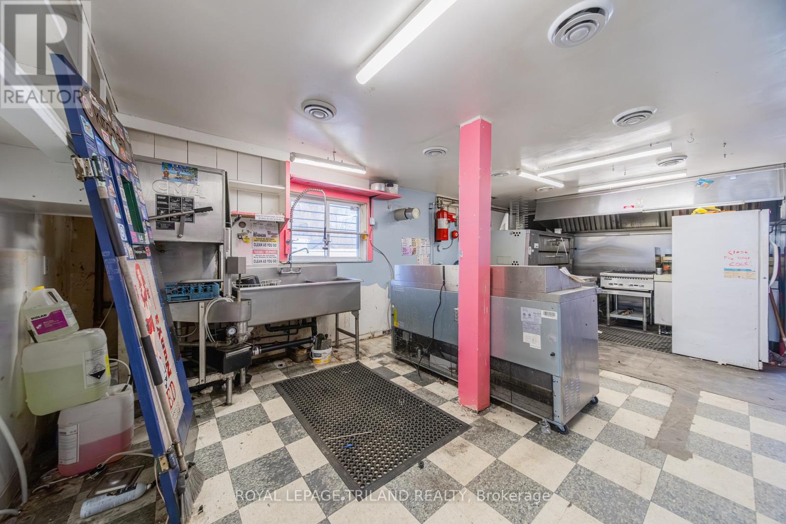 26 ONTARIO STREET S Property Photo