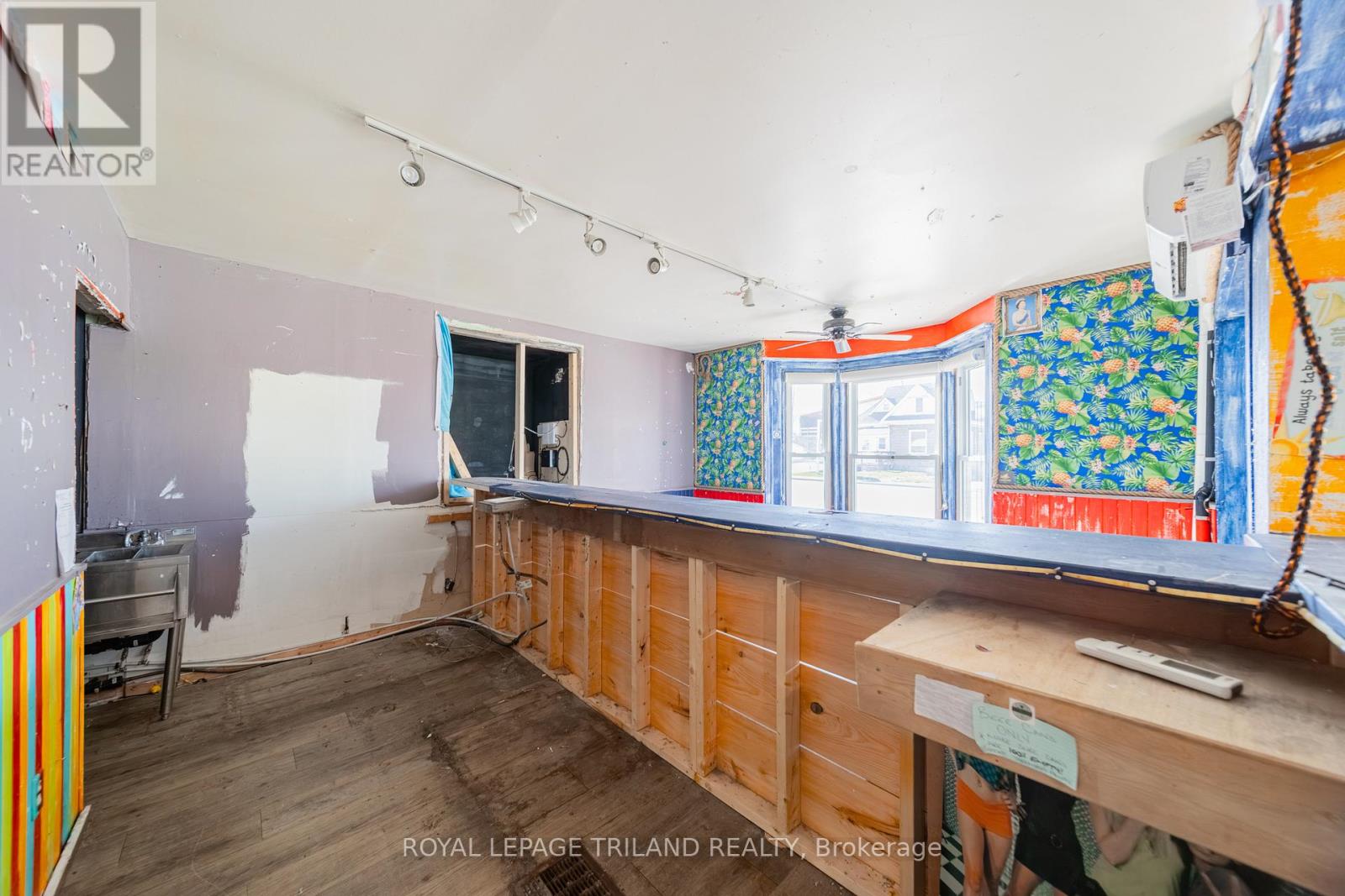 26 ONTARIO STREET S Property Photo