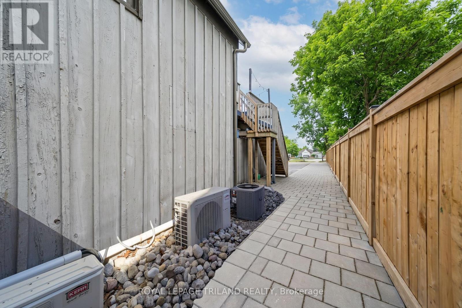 26 ONTARIO STREET S Property Photo