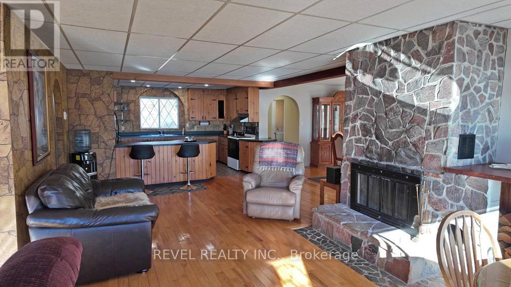 614 SHUNSBY ROAD — photo 25