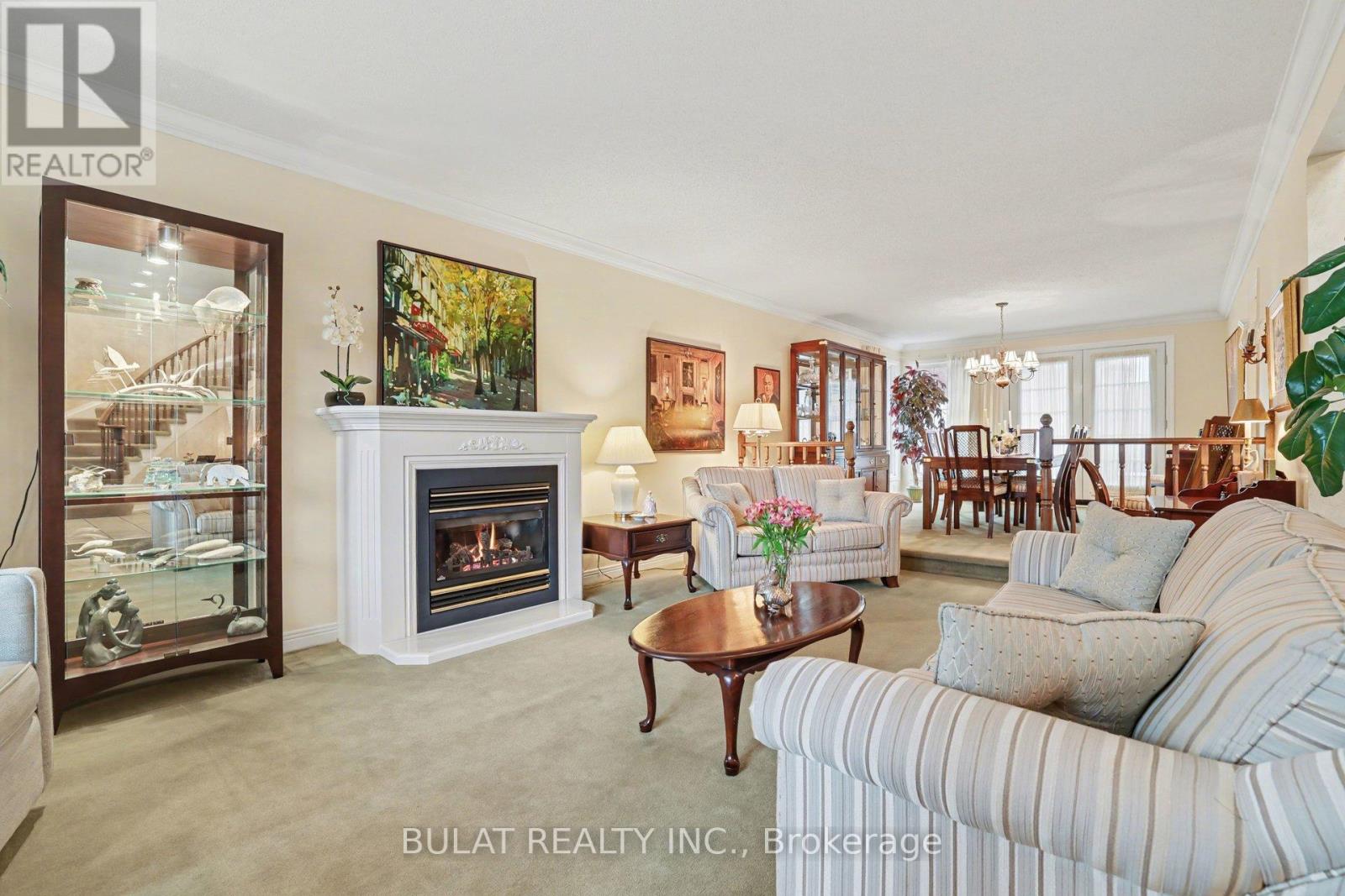 Living rm w. Gas Fireplace