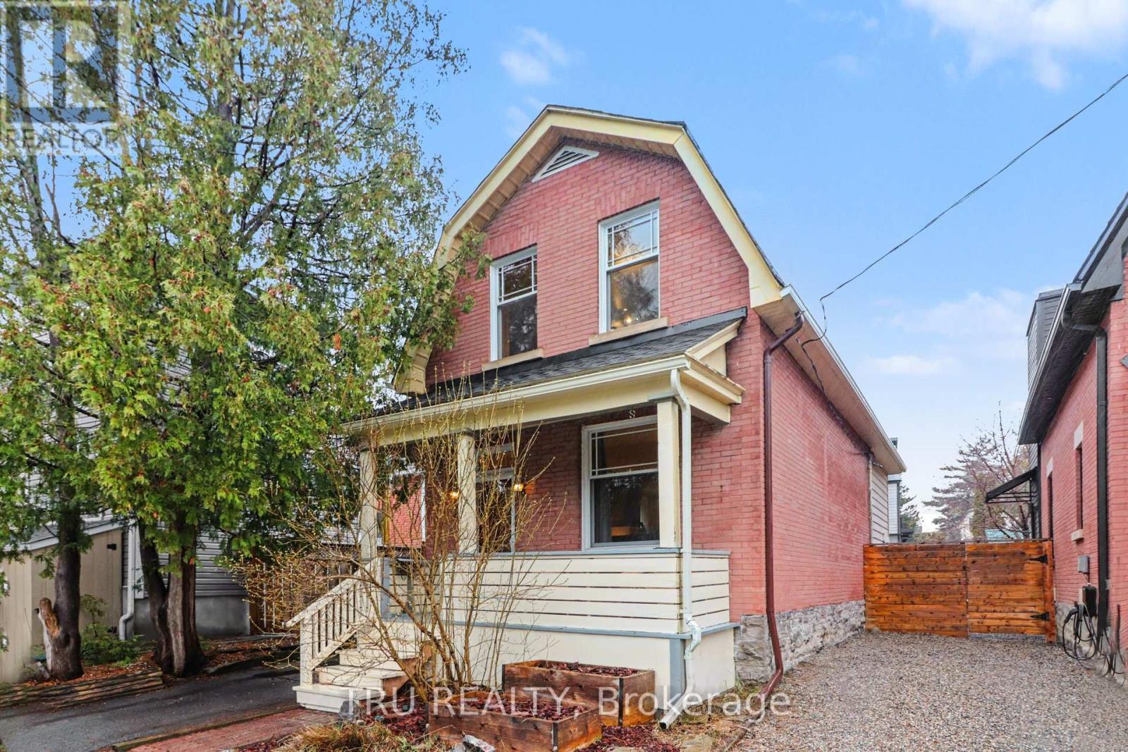 Welcome to 49 Newton Street, heart of the Glebe