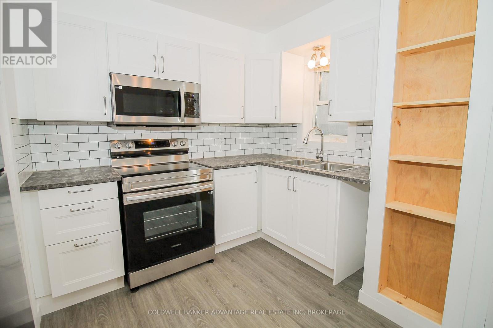215 BURGAR STREET - 10