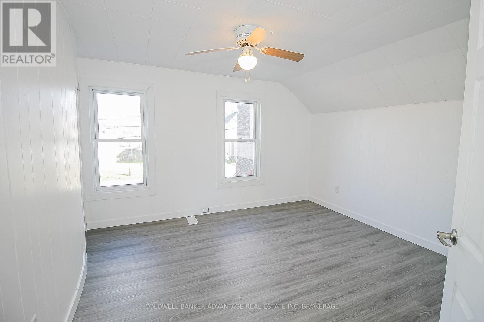215 BURGAR STREET - 15
