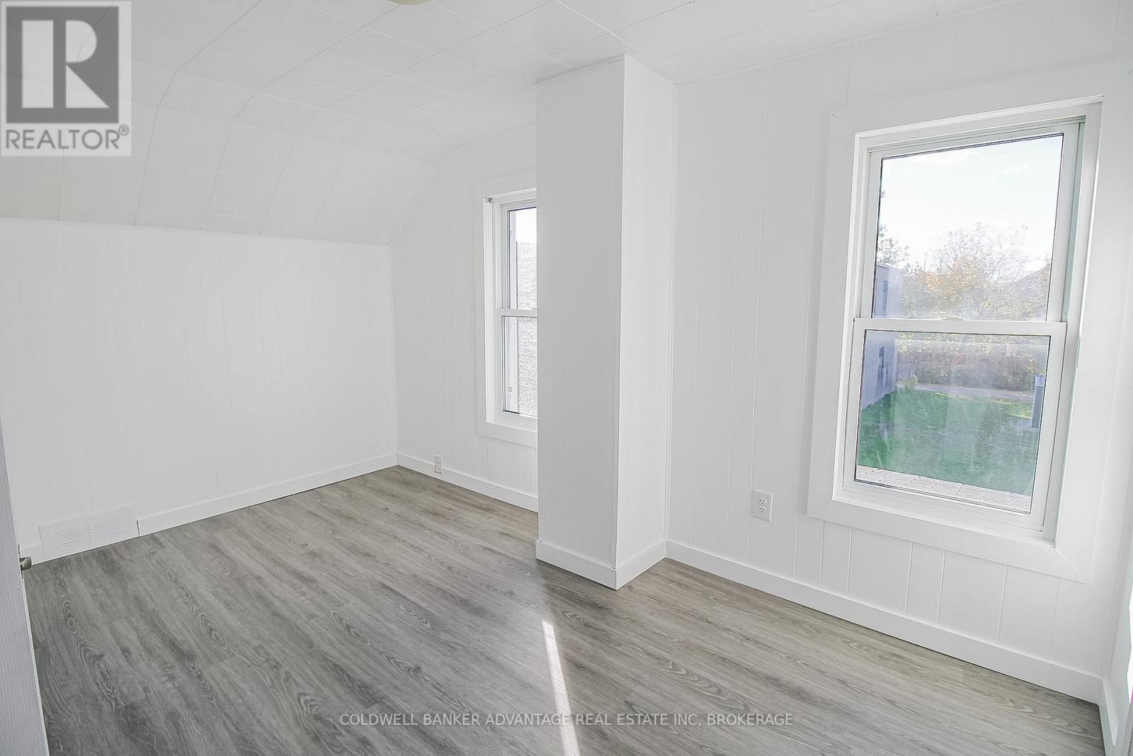 215 BURGAR STREET - 17