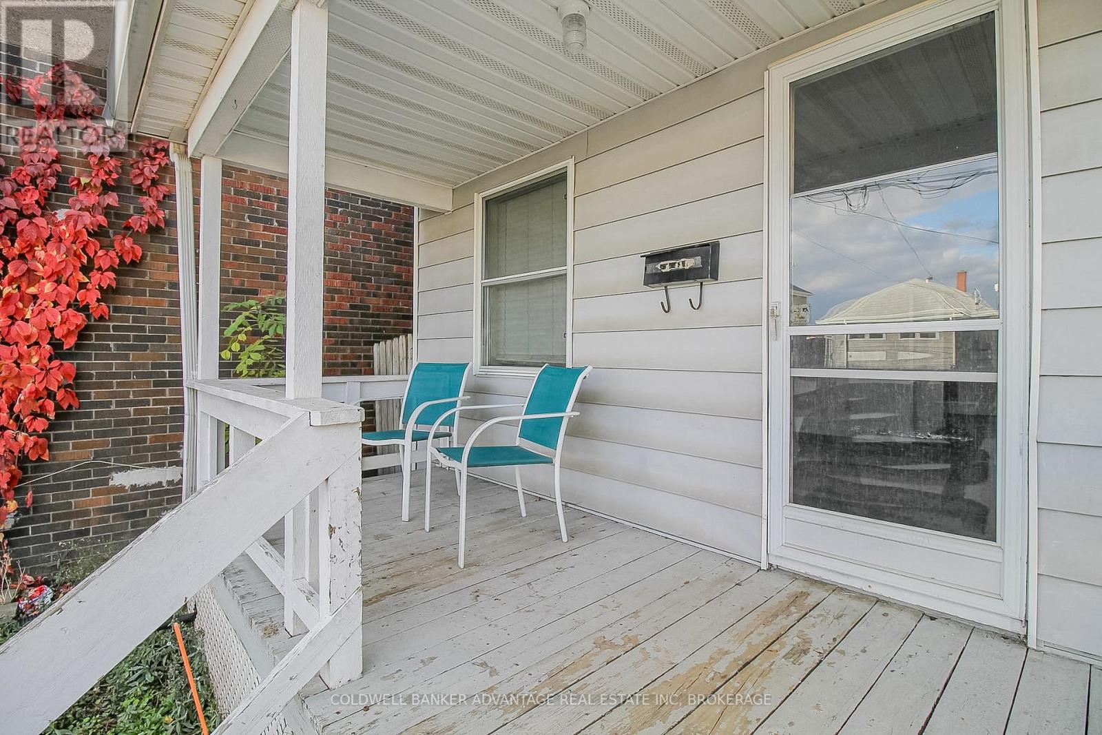 215 BURGAR STREET - 3