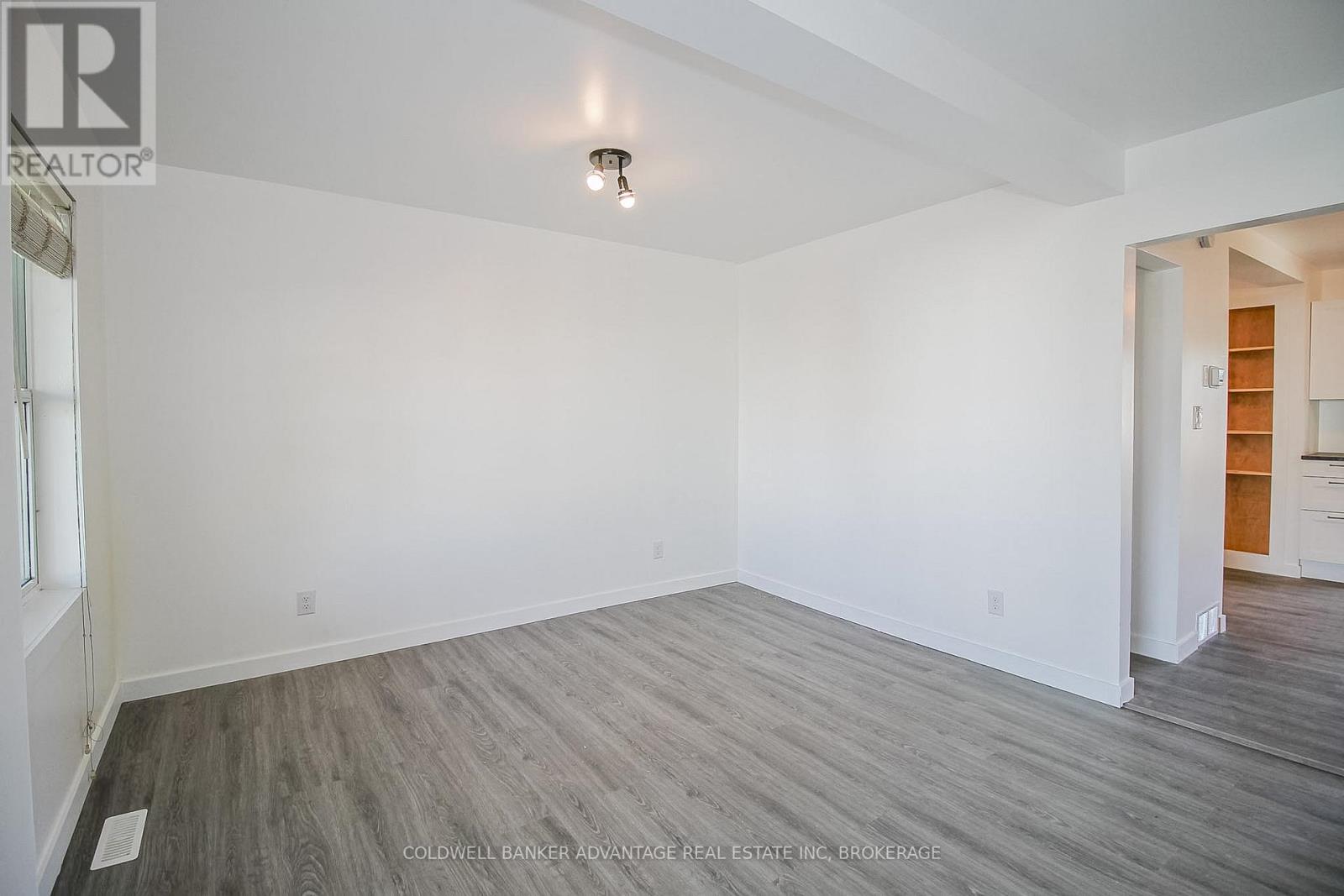 215 BURGAR STREET - 4