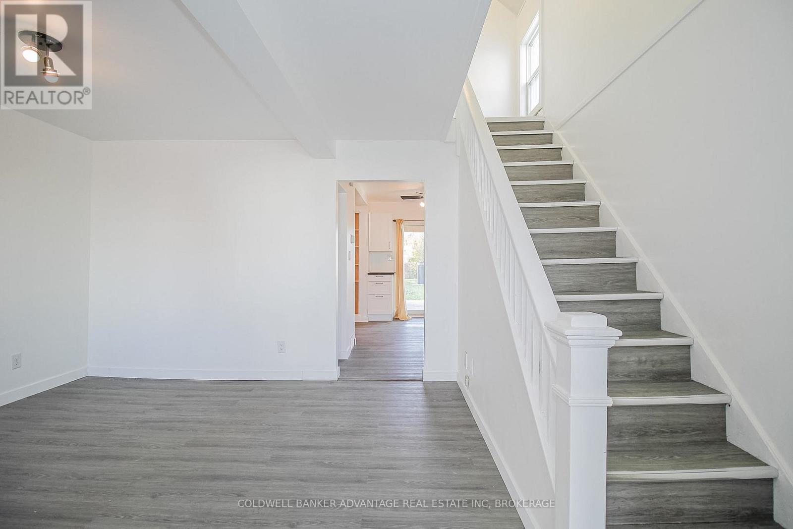 215 BURGAR STREET - 5