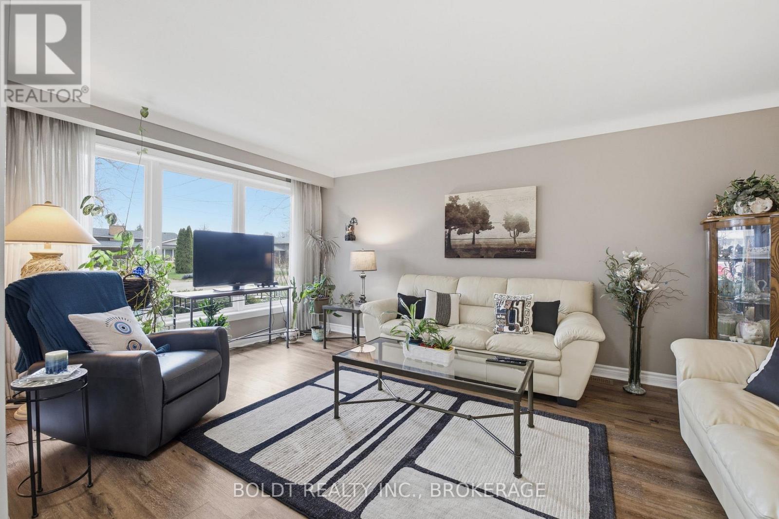 95 PRINCE CHARLES DRIVE - 11