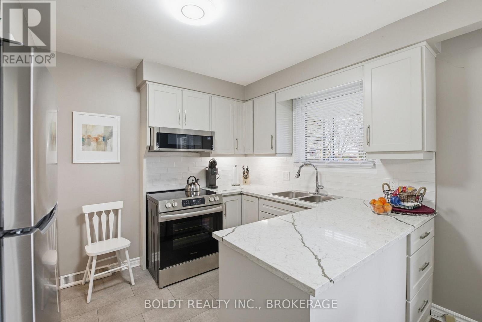 95 PRINCE CHARLES DRIVE - 16