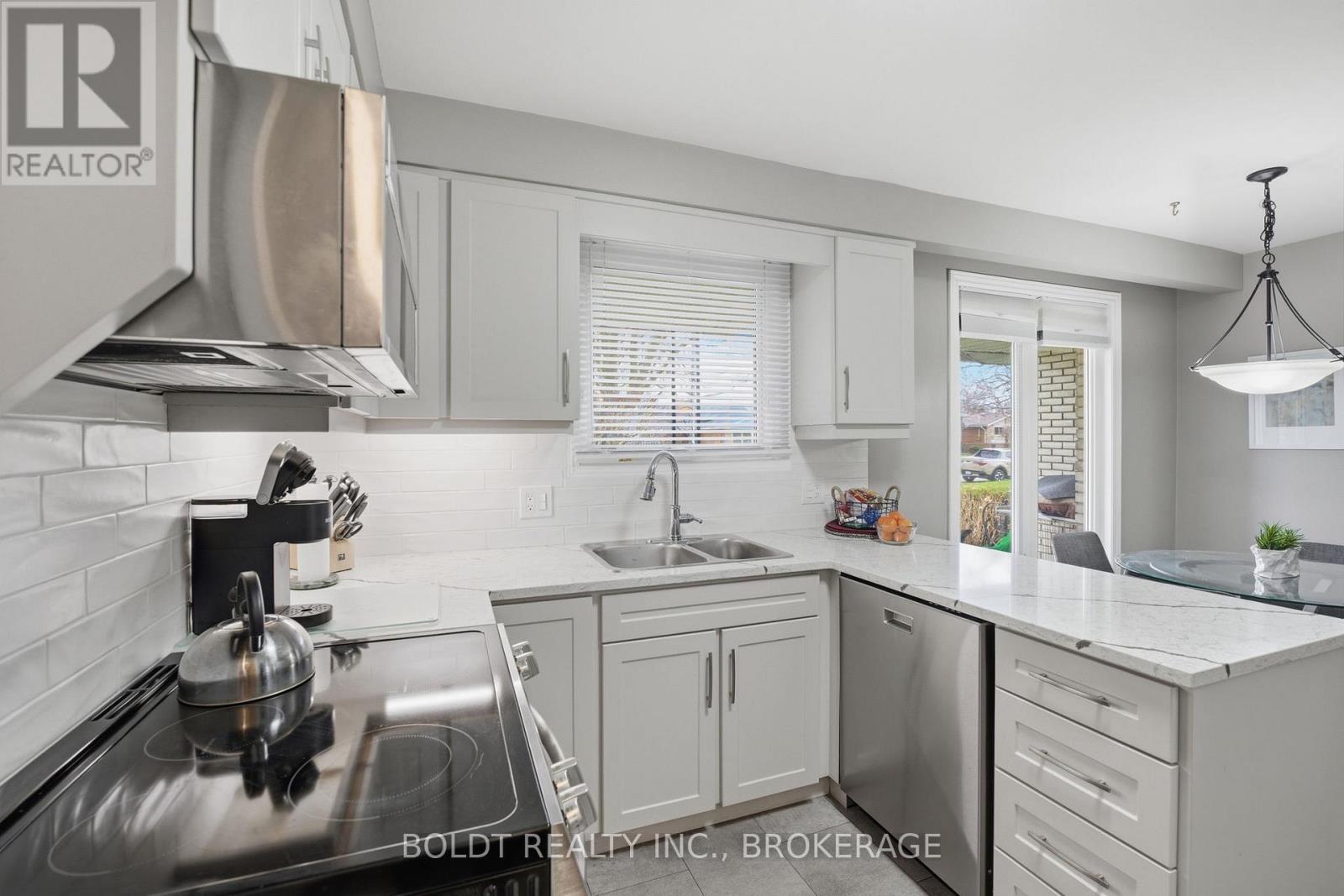 95 PRINCE CHARLES DRIVE - 17
