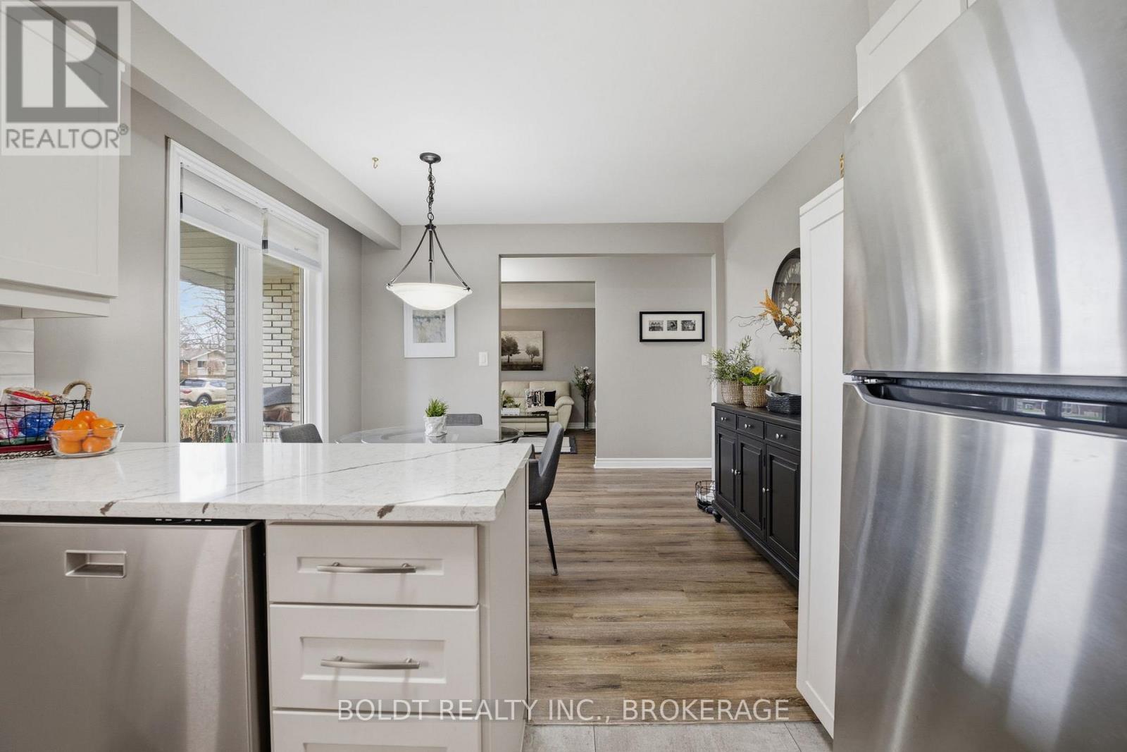 95 PRINCE CHARLES DRIVE - 19