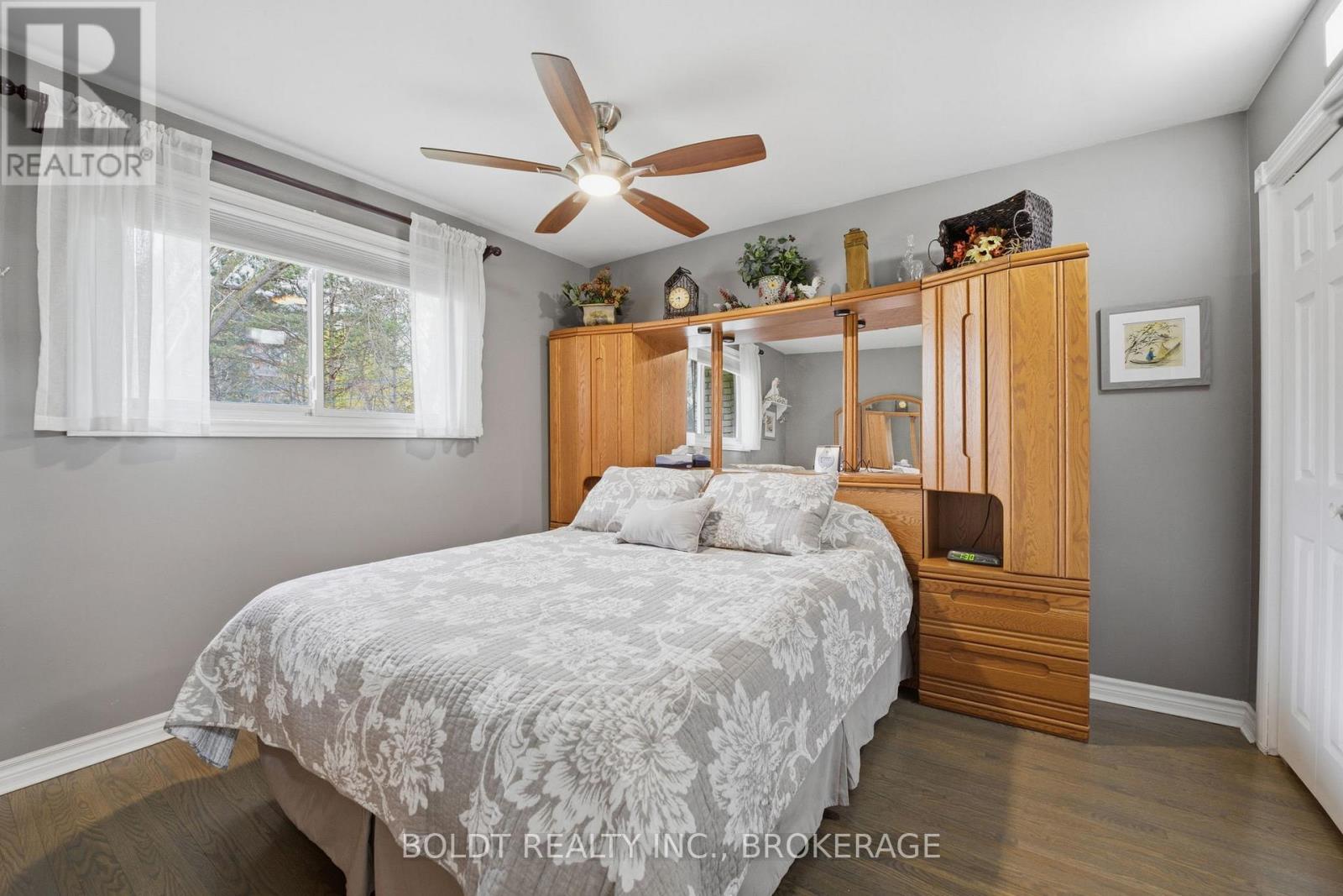 Large 2nd bedroom