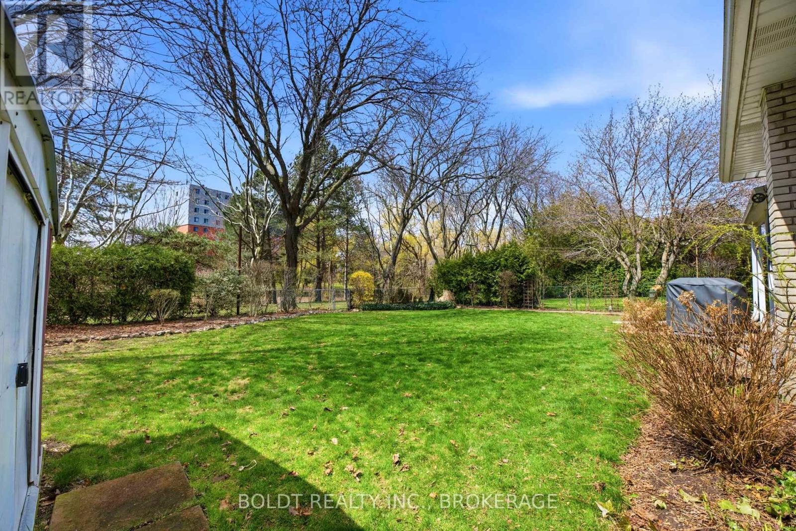 95 PRINCE CHARLES DRIVE — photo 44