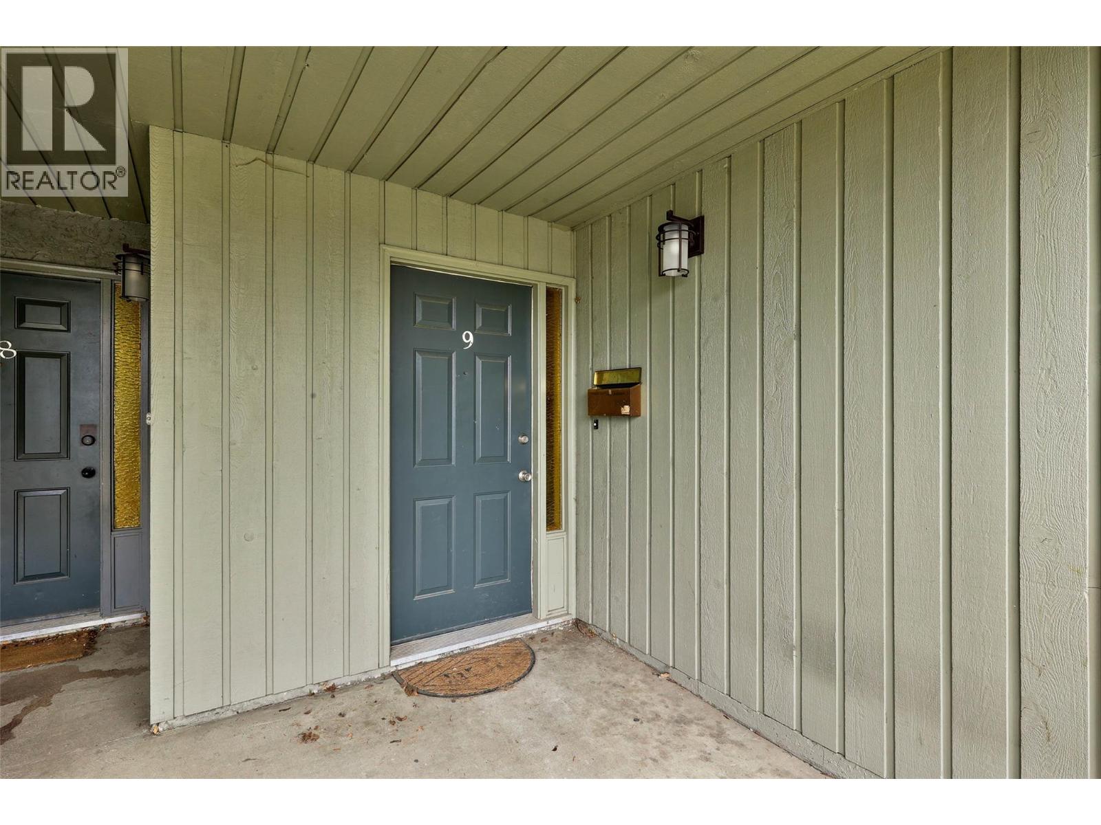 #9 1221 HUGH ALLAN DRIVE - 4