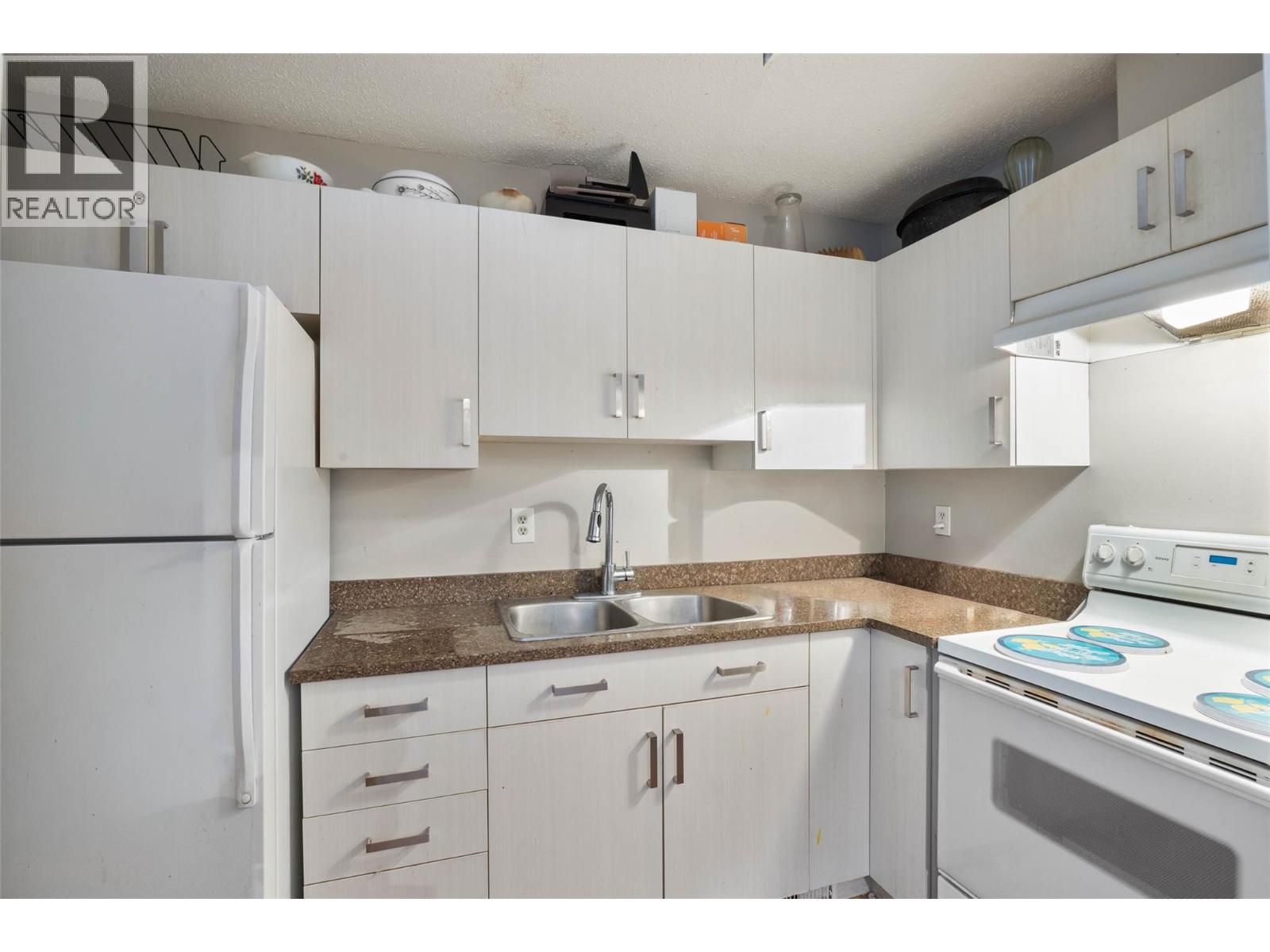 #9 1221 HUGH ALLAN DRIVE - 8