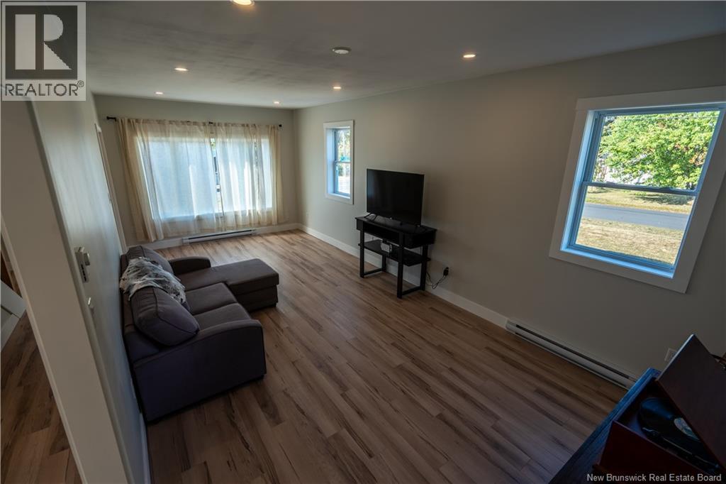 8 Dufferin Road — photo 16
