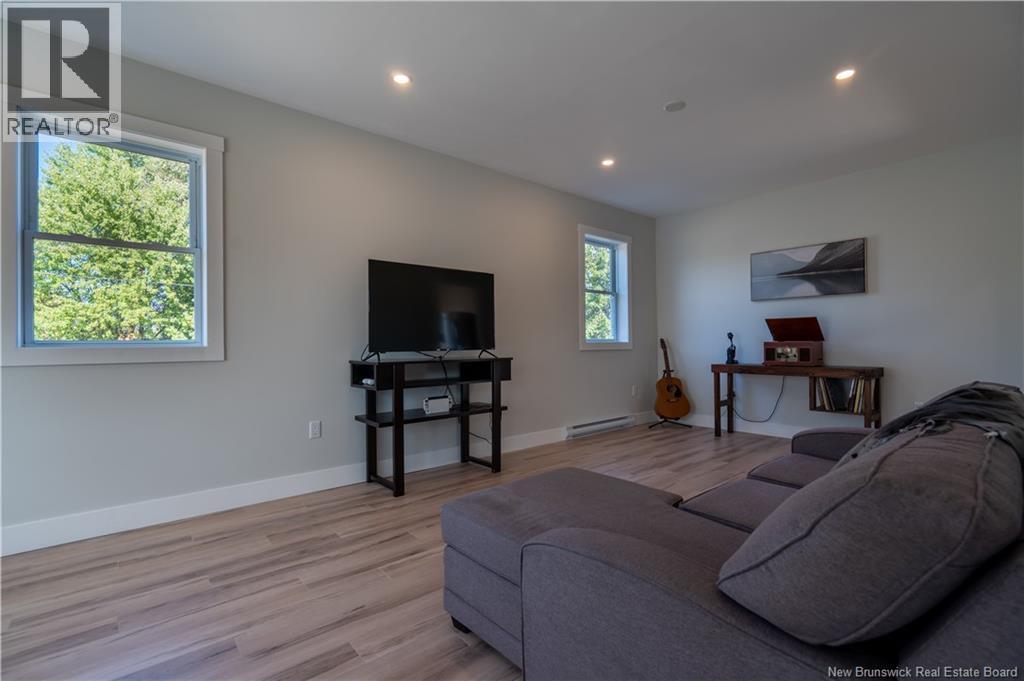 8 Dufferin Road — photo 17