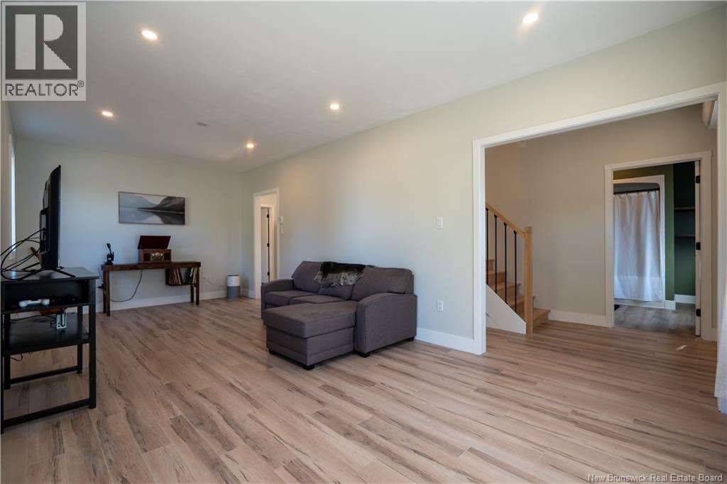 8 Dufferin Road — photo 20