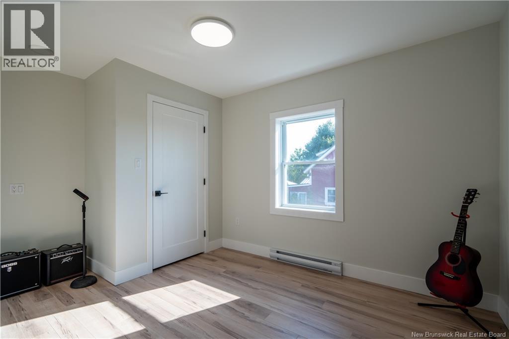 8 Dufferin Road — photo 34