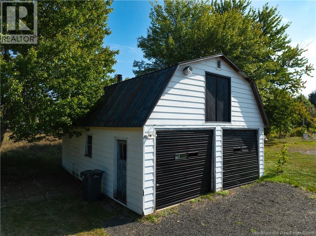8 Dufferin Road — photo 41