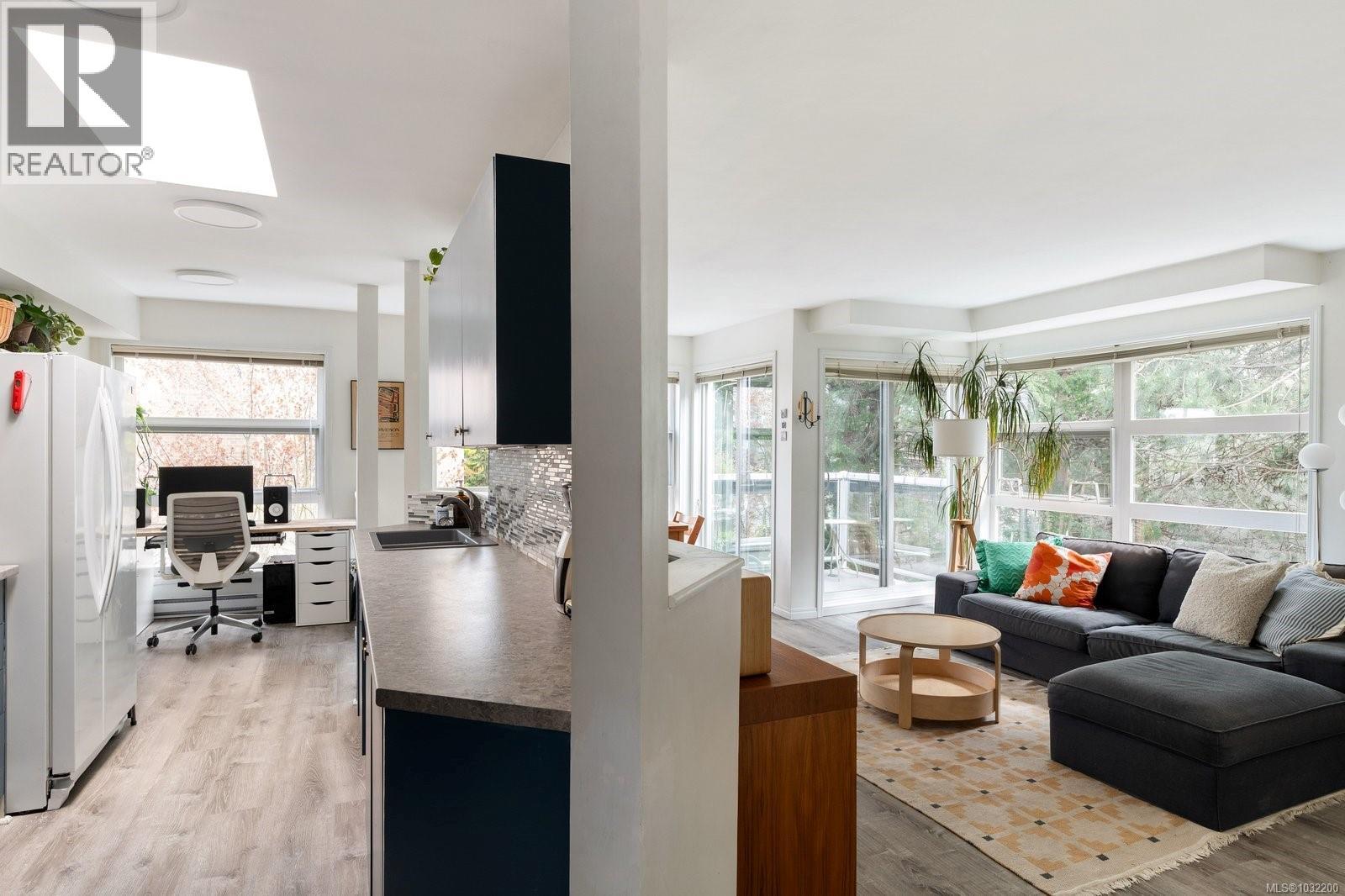 304 853 North Park Street, Victoria