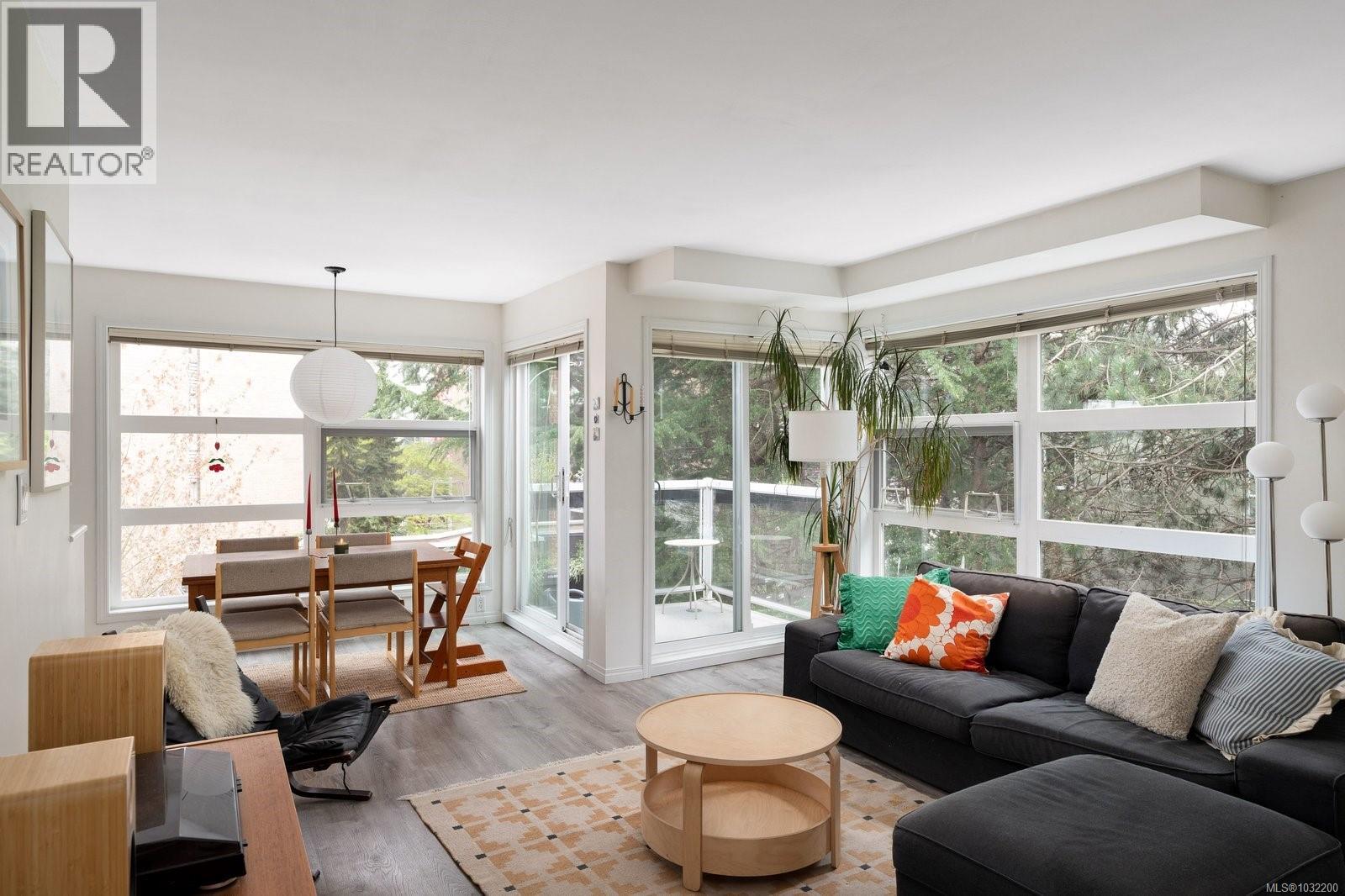 304 853 North Park Street, Victoria