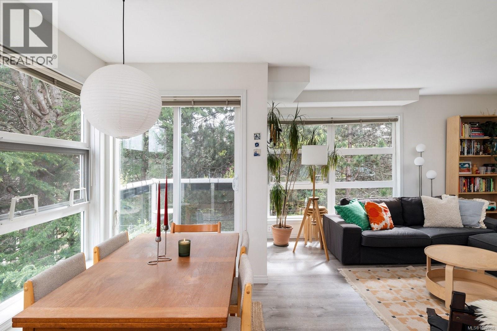 304 853 North Park Street, Victoria