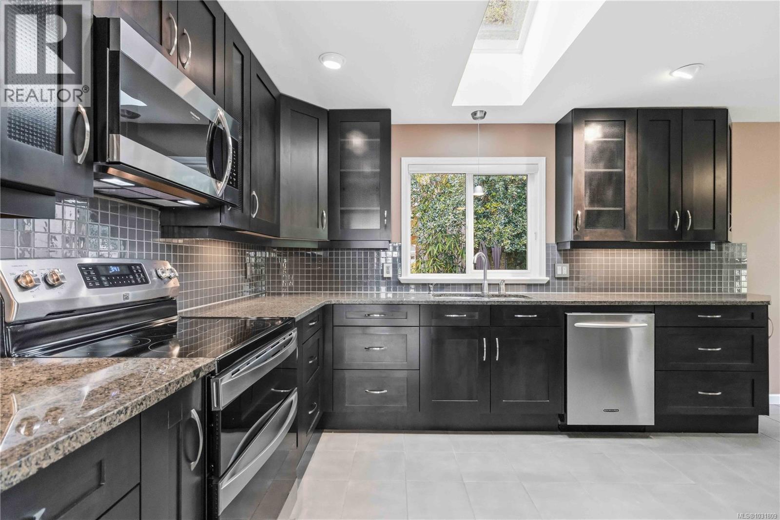 2 1968 Cultra Avenue, Central Saanich