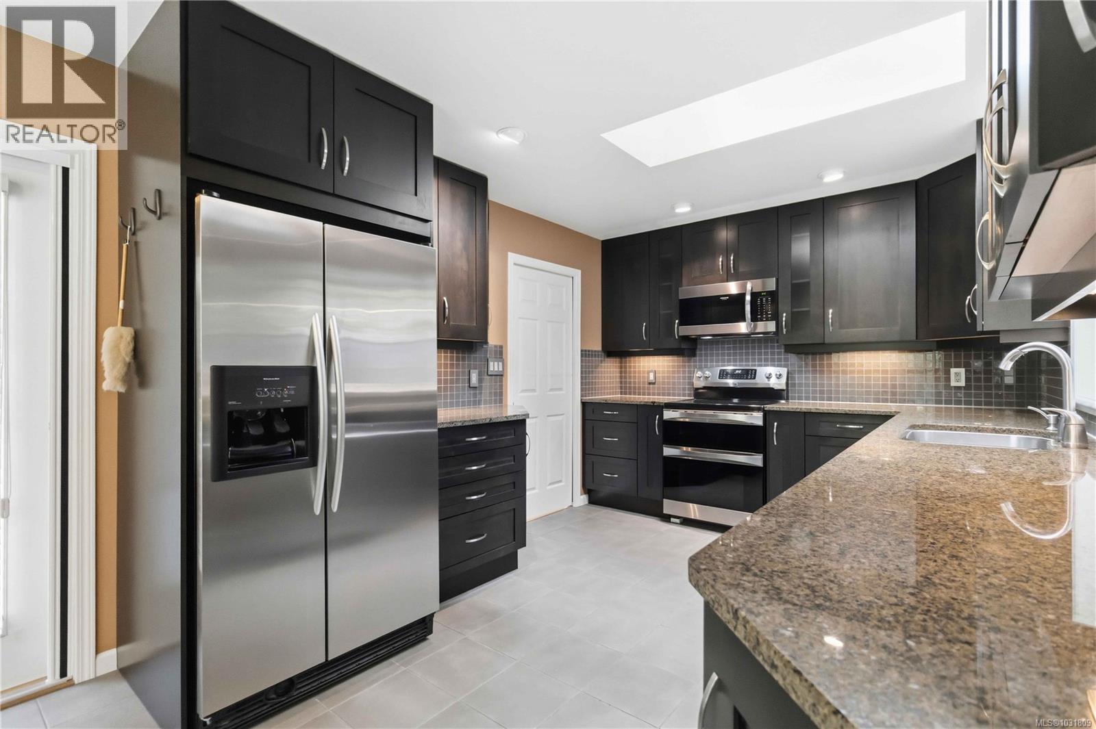 2 1968 Cultra Avenue, Central Saanich