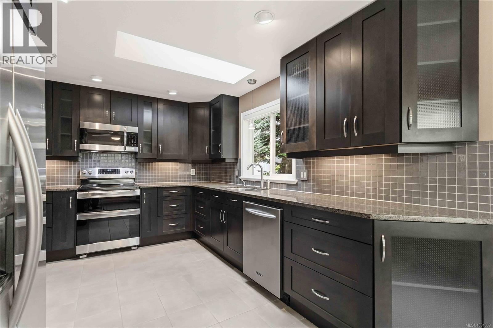 2 1968 Cultra Avenue, Central Saanich