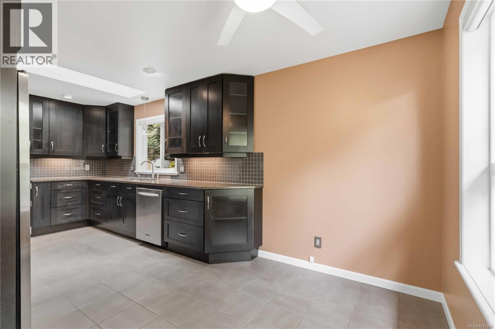 2 1968 Cultra Avenue, Central Saanich