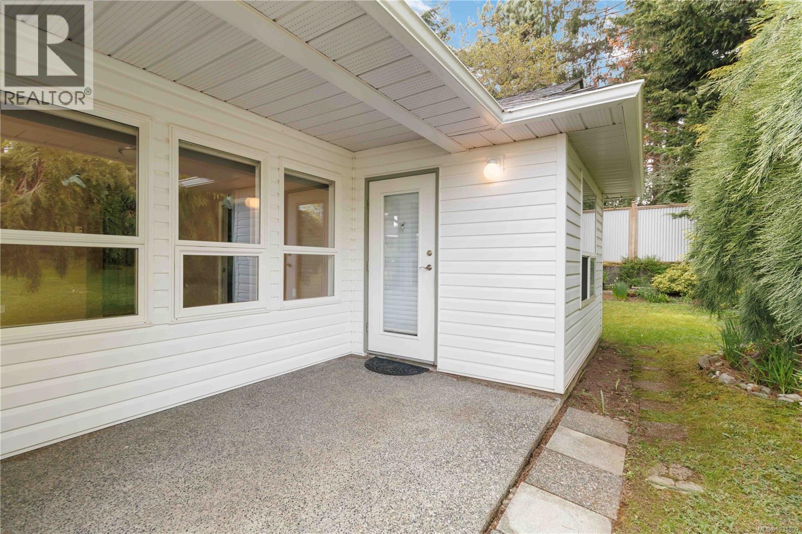 2 1968 Cultra Avenue, Central Saanich