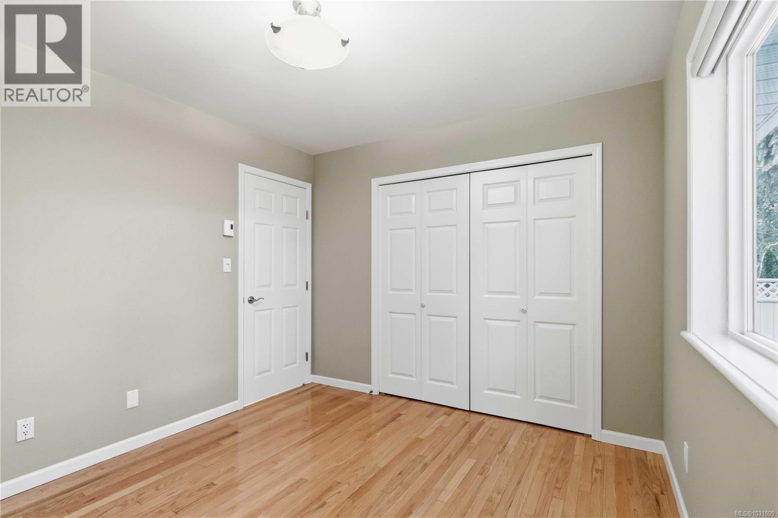 2 1968 Cultra Avenue, Central Saanich