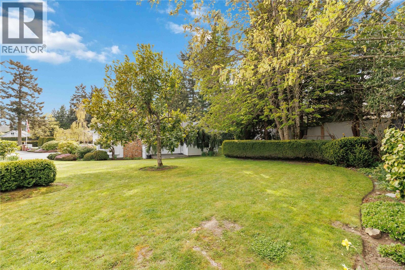 2 1968 Cultra Avenue, Central Saanich