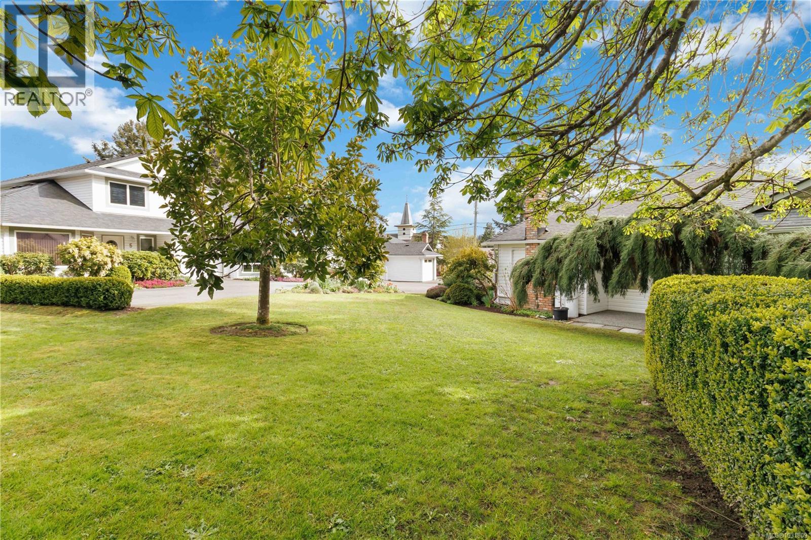 2 1968 Cultra Avenue, Central Saanich