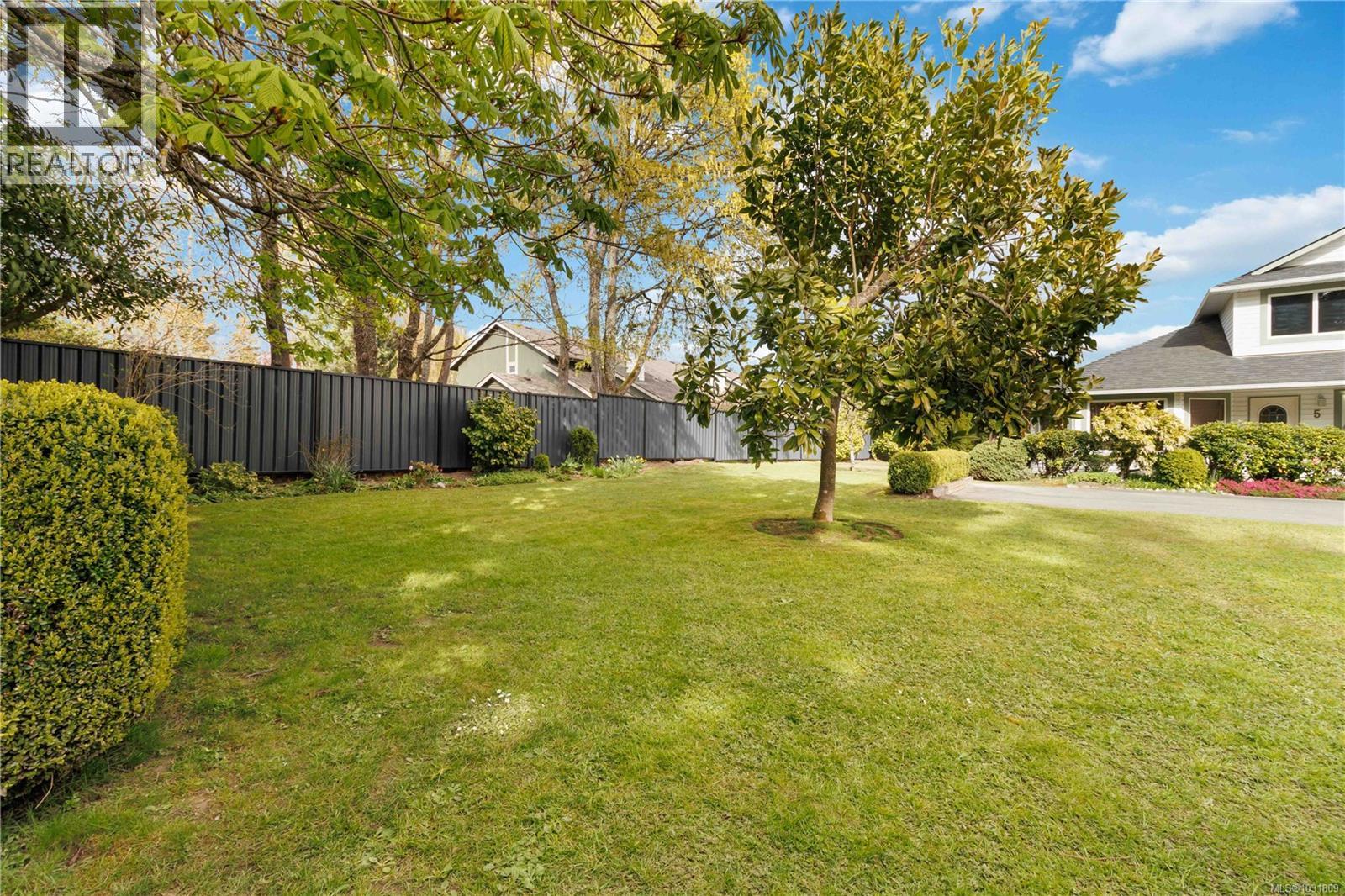 2 1968 Cultra Avenue, Central Saanich